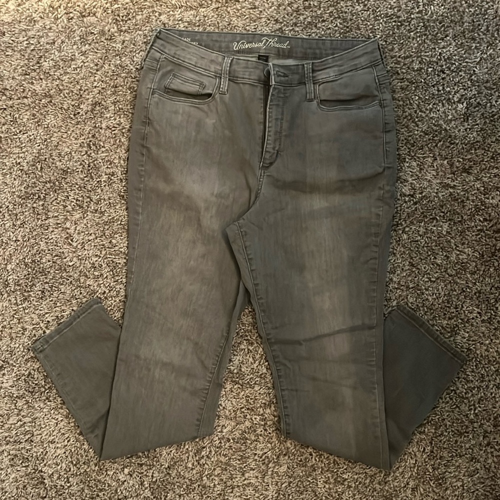 Size 10 grey skinny jeans. Size 10/30R. Universal thread. Very soft.
